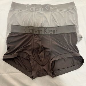 Men’s Calvin Klein Trunks - Med. 2 Pair